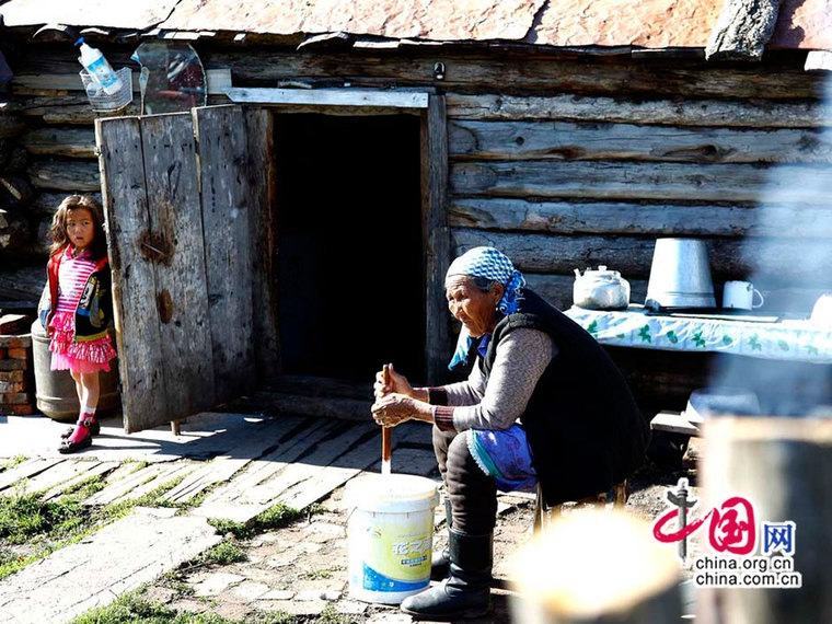 Тувинцы в северной части СУАР: сочетание первобытности и современности