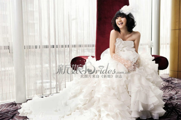 Красавица Ло Хайцюн в свадебном платье 3