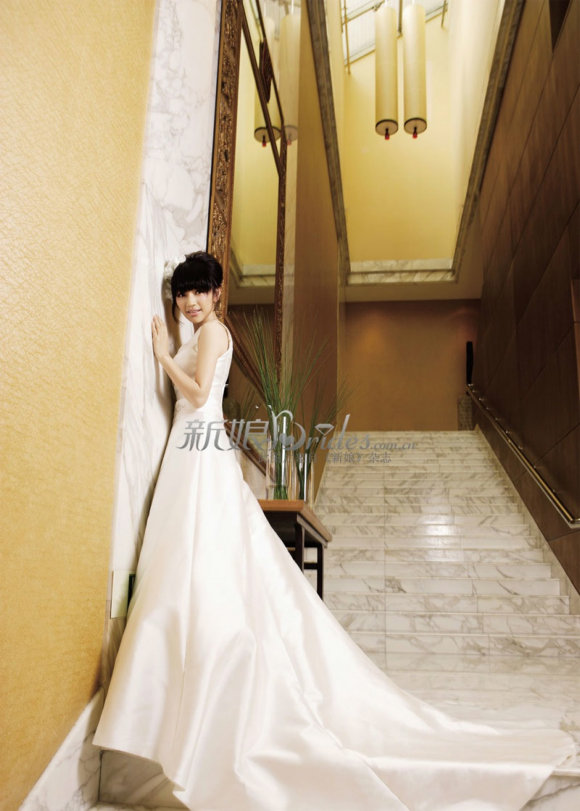 Красавица Ло Хайцюн в свадебном платье 5
