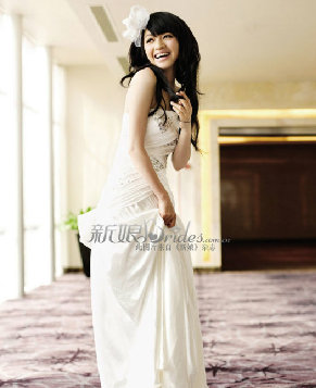 Красавица Ло Хайцюн в свадебном платье 1