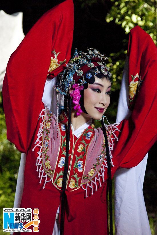 Цинь Хайлу в образе актрисы шанхайской оперы 1