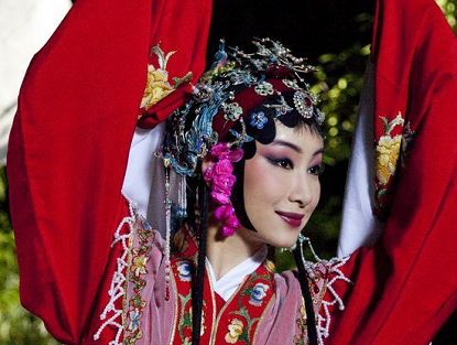 Цинь Хайлу в образе актрисы шанхайской оперы 