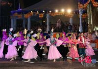 Замечательные танцы разных национальностей Казахстана на церемонии открытия торгово-развлекательного центра «Хан-Шатыр» в Астане