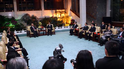 Встреча Ху Цзиньтао с почетным председателем партии Гоминьдан У Босюном