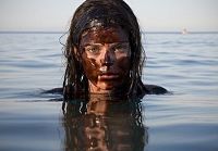 Разливы сырой нефти в объективах фотографа США