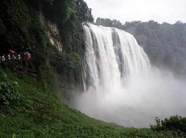 Величественный водопад Хуангошу снова предстал во всей своей красоте