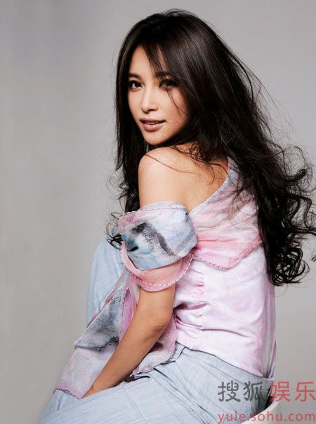 Ли Бинбин стала первой актрисой Китая, попавшей в популярный журнал Южной Кореи 