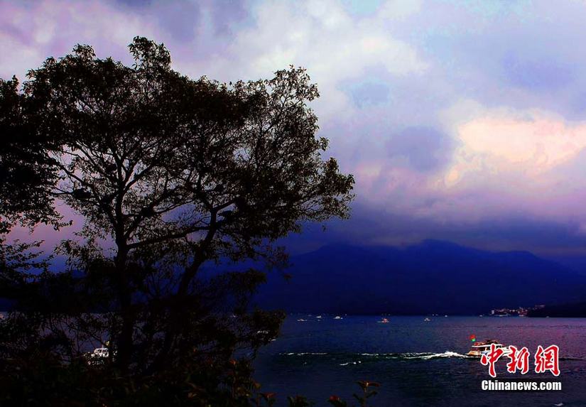 Очарование озера Жиюетань на Тайване