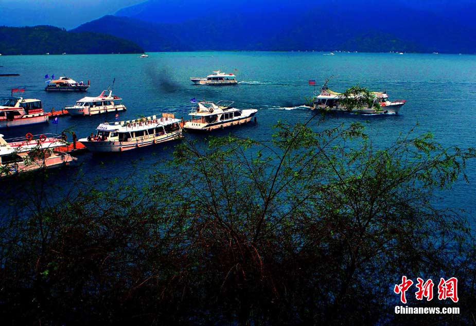Очарование озера Жиюетань на Тайване
