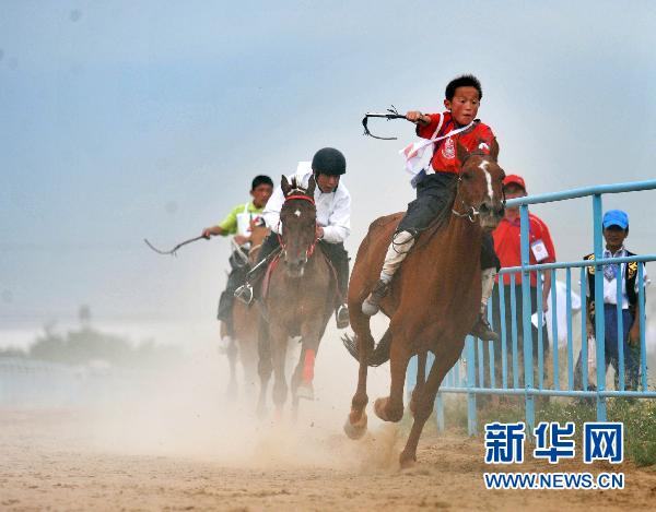 7-я Спартакиада традиционных видов спорта нацменьшинств открылась в подножии восточной части гор Тяньшань