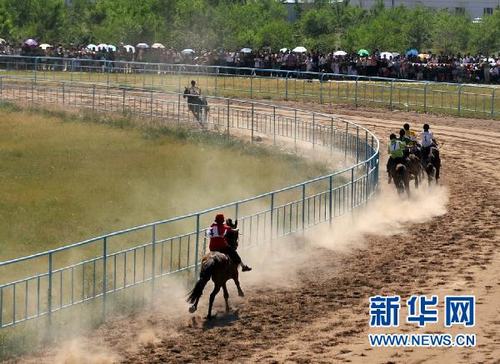 7-я Спартакиада традиционных видов спорта нацменьшинств открылась в подножии восточной части гор Тяньшань