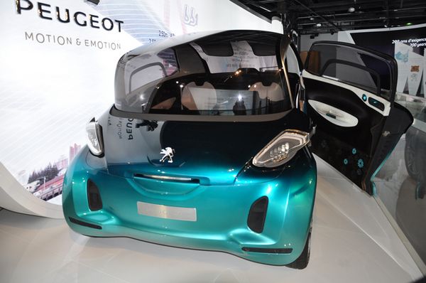 На фото: элекрический концептуальный автомобиль «BB1» был продемонстрирован в Павильоне Франции на ЭКСПО-2010 в Шанхае.