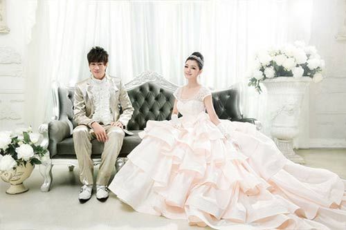 Свадебные фотографии Хэ Жуньдуна и Сюй Сиюань