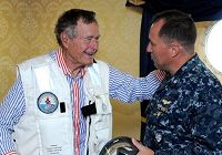 Джордж Буш посетил названный в честь него авианосец