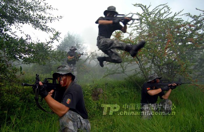 Фото: полевые учения разведывательного батальона армии в провинции Юньнань2