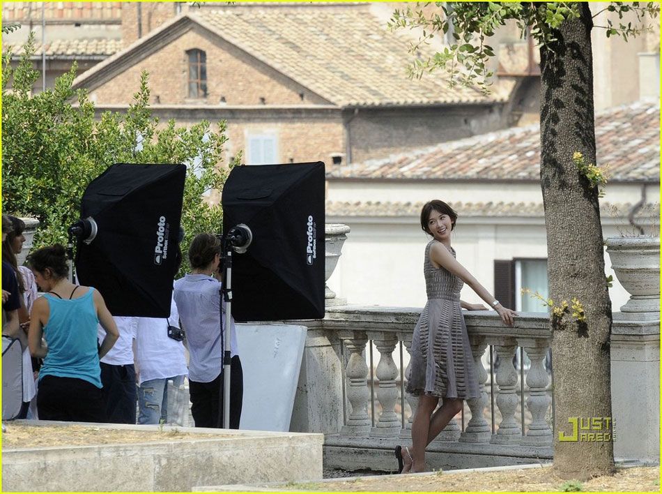 Тайваньская звезда Линь Чжилин в рекламе с голливудскими звездами в Риме