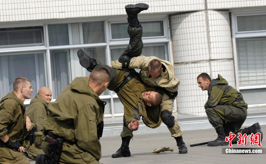 Публичный показ навыков спецназа МВД РФ 