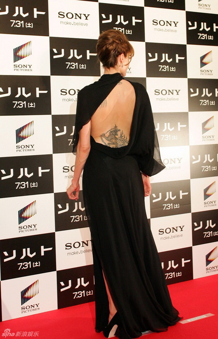 Анджелина Джоли в Японии для пропаганды фильма «Salt» 
