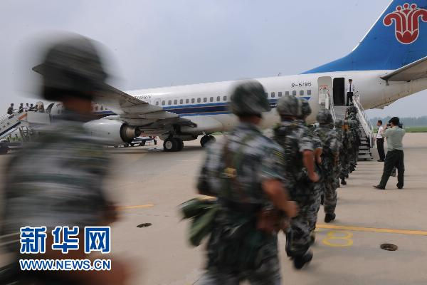 Проведены первые военные учения по переправке солдат в Цзинаньском военном округе 