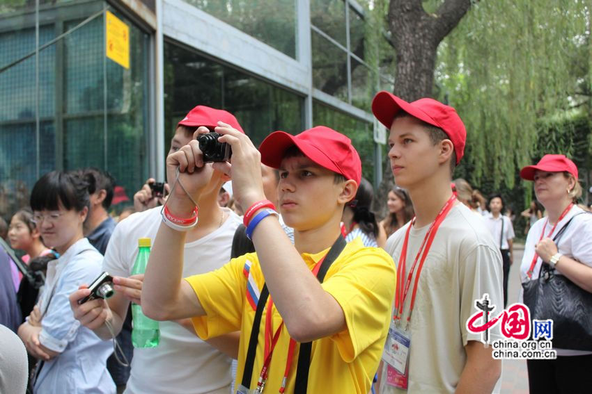 Российские школьники весело провели время в Зоопарке Пекина