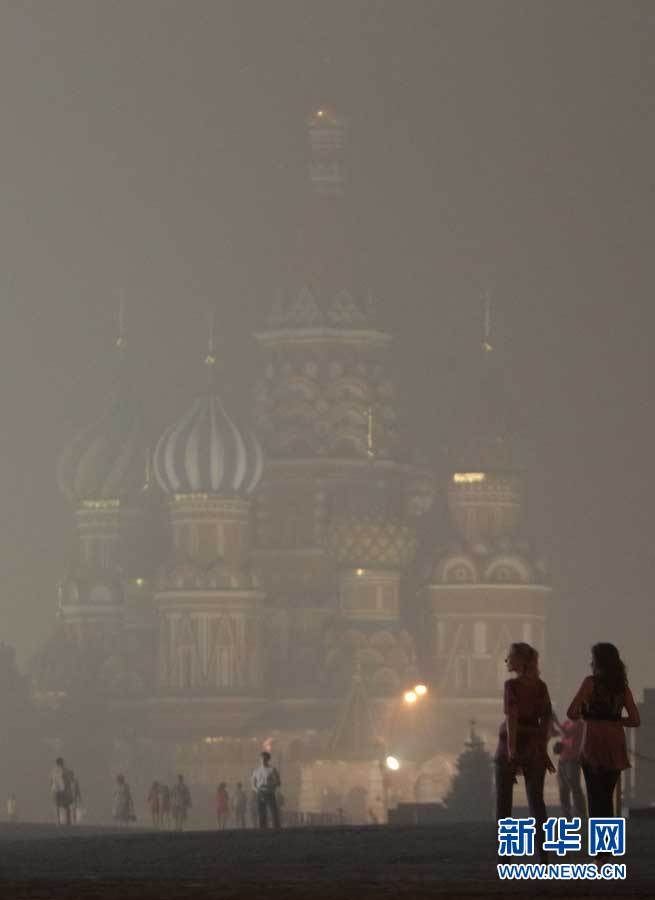 Дым над Москвой от природных пожаров летом 2010 года