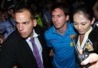 В Пекин приехал Месси и футбольный клуб «Барселона»