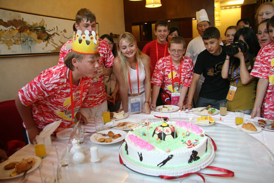 Юра в Китае отметил свой 14-й день рождения