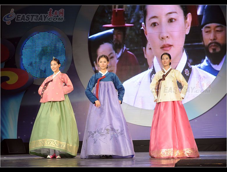 Показ корейской одежды в Шанхае
