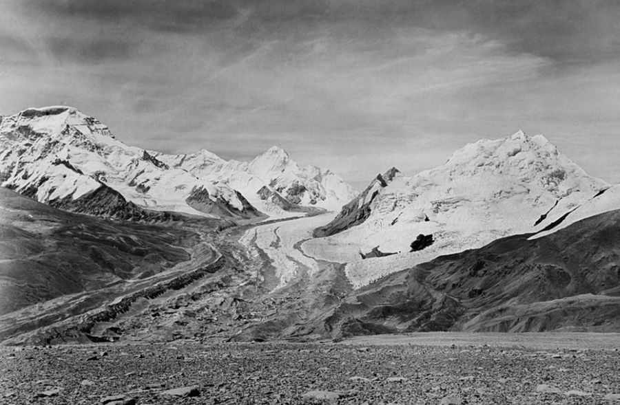 Сравнение новых и старых фотографий демонстрирует таяние ледников в Гималаях 