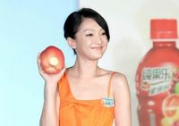 Чжоу Сунь в съемках рекламы