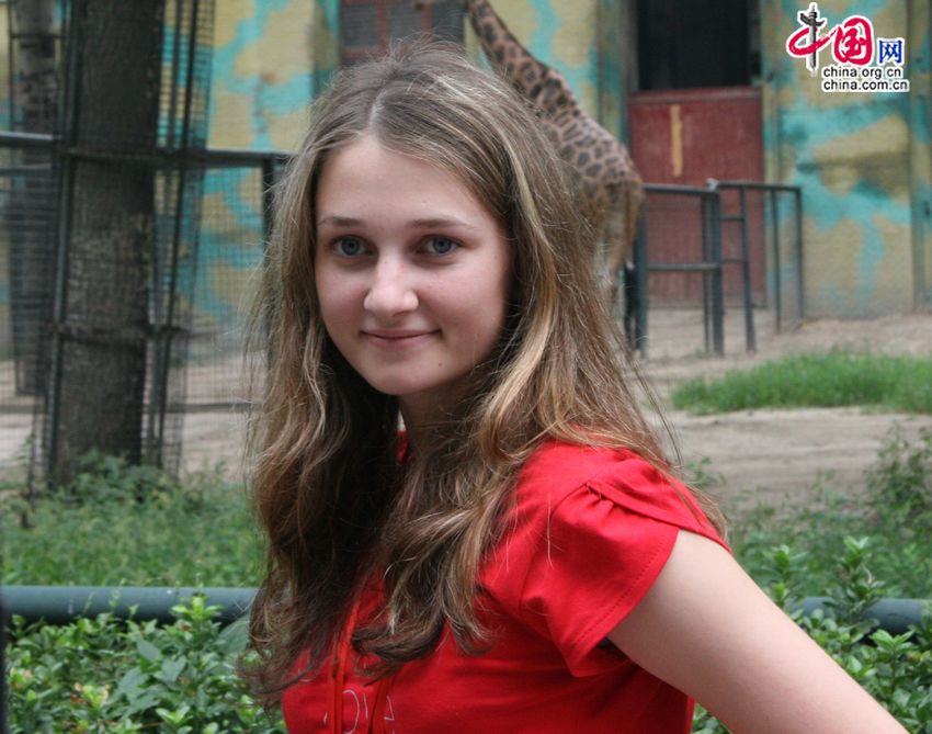 Красивые российские школьницы-участницы летнего лагеря в Китае в глазах китайского корреспондента 