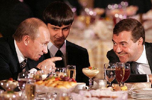 2 марта 2008 года, после обнародования результатов президентских выборов Путин и Медведев неожиданно вместе появились на рок-концерте на Красной площади. 