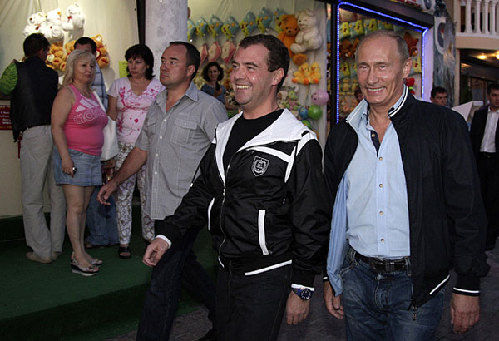 12 августа, Путин и Медведев в спортивном баре в Сочи смотрели футбольный матч между Россией и Аргентиной.