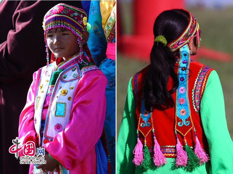 Оригинальные наряды национальности юйгу