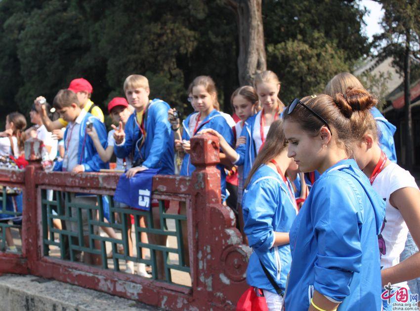 Российская детская делегация в парке «Ихэюань»