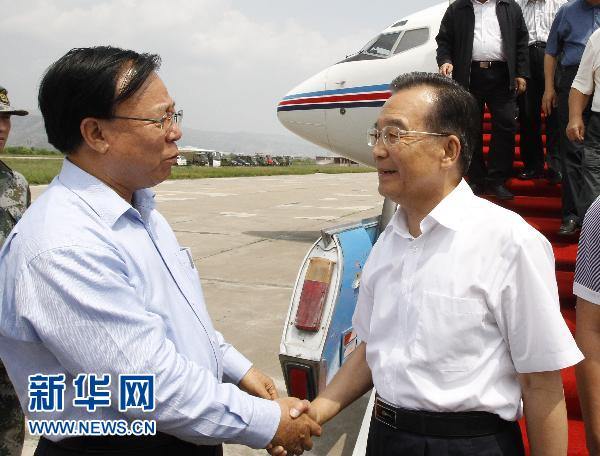 Вэнь Цзябао принял решение о создании временного штаба Госсовета по борьбе с наводнениями и ликвидации последствий стихийных бедствий в Чжоуцюй