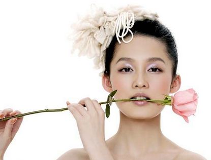 Красавица Ли Цинь в съемках рекламы 