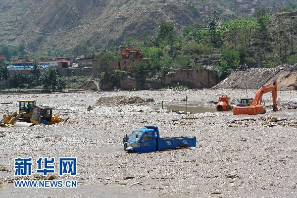 Серьезные оползни и наводнения в уезде Чжоуцюй провинции Ганьсу 