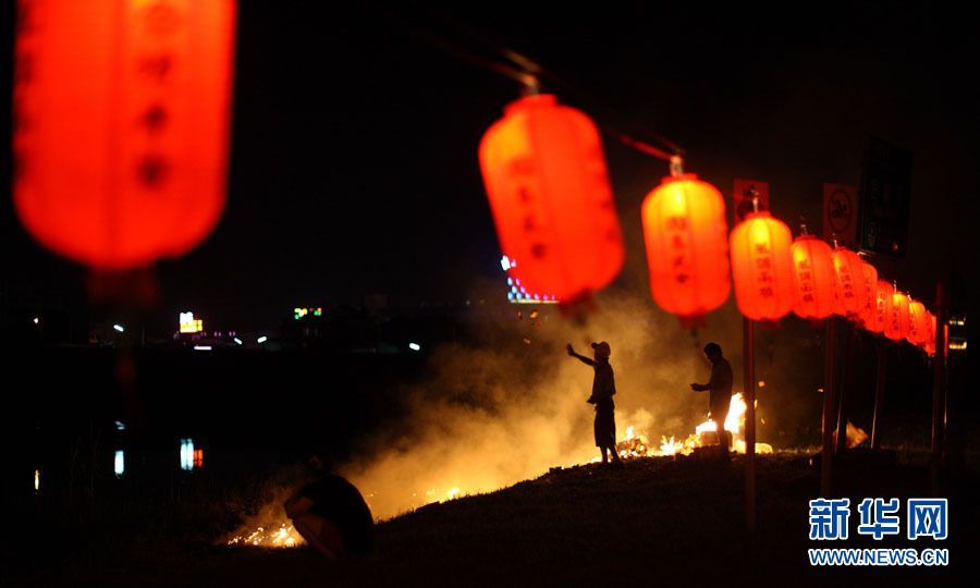 В Тайване прошел Фестиваль водных фонарей1