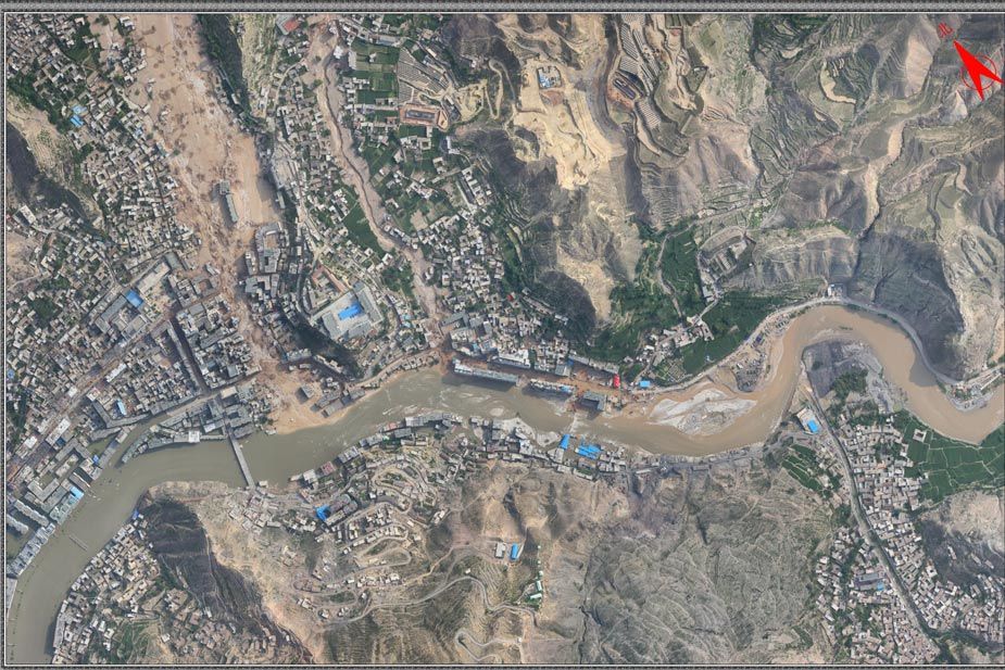 Фотографии после серьезных оползней и наводнений в уезде Чжоуцюй, сделанные с высоты птичьего полета самолетом-беспилотником 