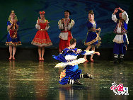  Танцы продемонстрировали образ жизни, традиционные праздники, свадебные обычаи и т.д. разных национальностей Синьцзяна. 