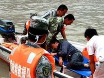 Спасательная работа продолжается в уезде Чжоуцюй