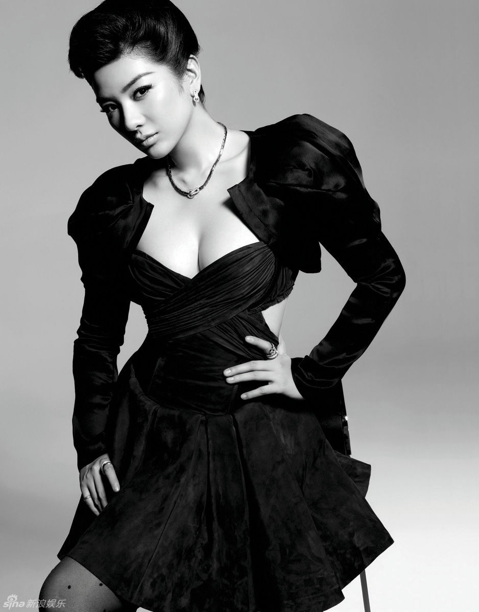 Черно-белые фотографии актрисы Хуан И 