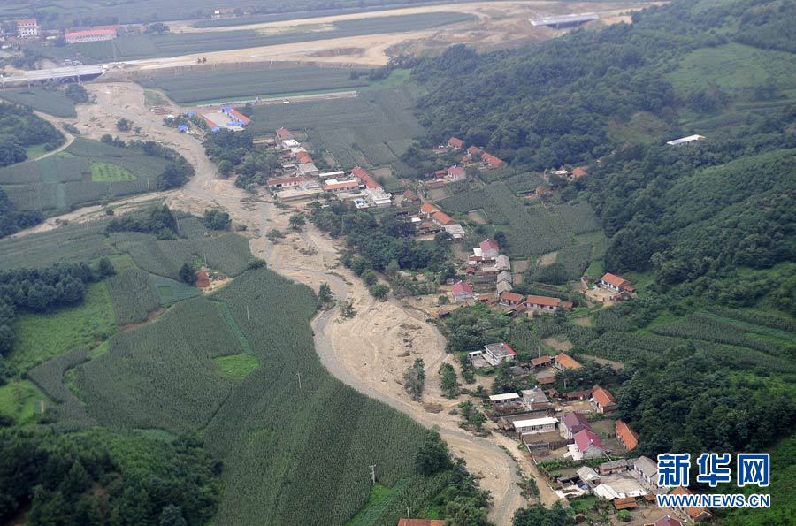Фотографии после наводнения в городе Даньдун провинции Ляонин, сделанные с высоты птичьего полета 