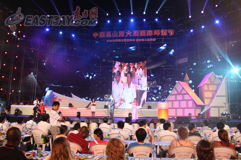 Представители павильонов на ЭКСПО-2010 весело провели время на Международном фестивале пива в городе Куньшань 