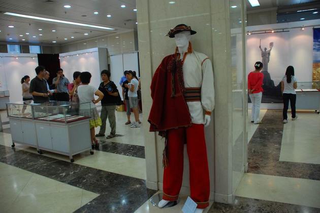 В Пекине открылась выставка традиционной украинской художественной вышивки