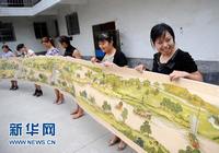 7 крестьянских женщин вышили картину «Праздник «Цинмин» на реке Бяньхэ» (Цинмин шанхэту)