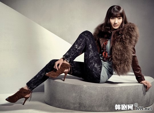 Южнокорейская звезда Хан Чхэ Ён в каталоге одежды осенне-зимнего сезона 