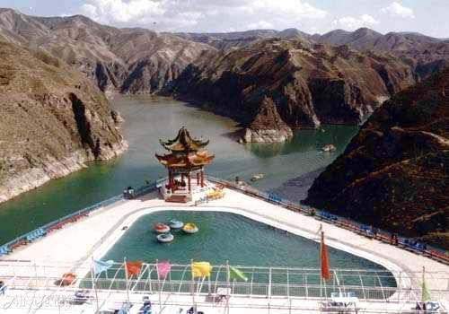 «Три ущелья» реки Хуанхэ – козырная достопримечательность провинции Ганьсу