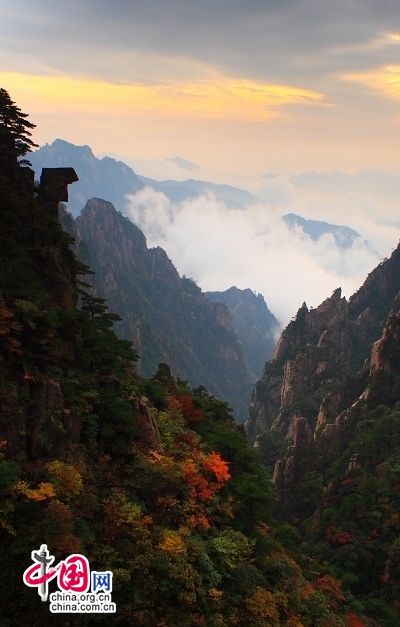 Живописная гора Хуаншань в прекрасную осеннюю пору 